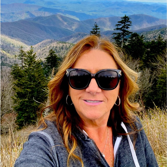 Meet your Posher, Audrey - Picture 1 of 1